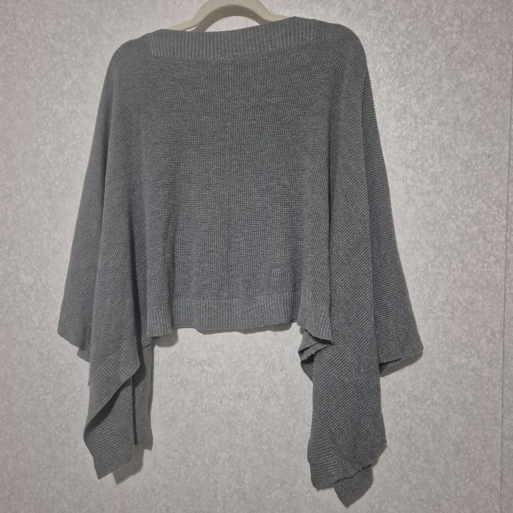 Lululemon Athletica Gray Poncho Sweater-Oversized....Size:OS